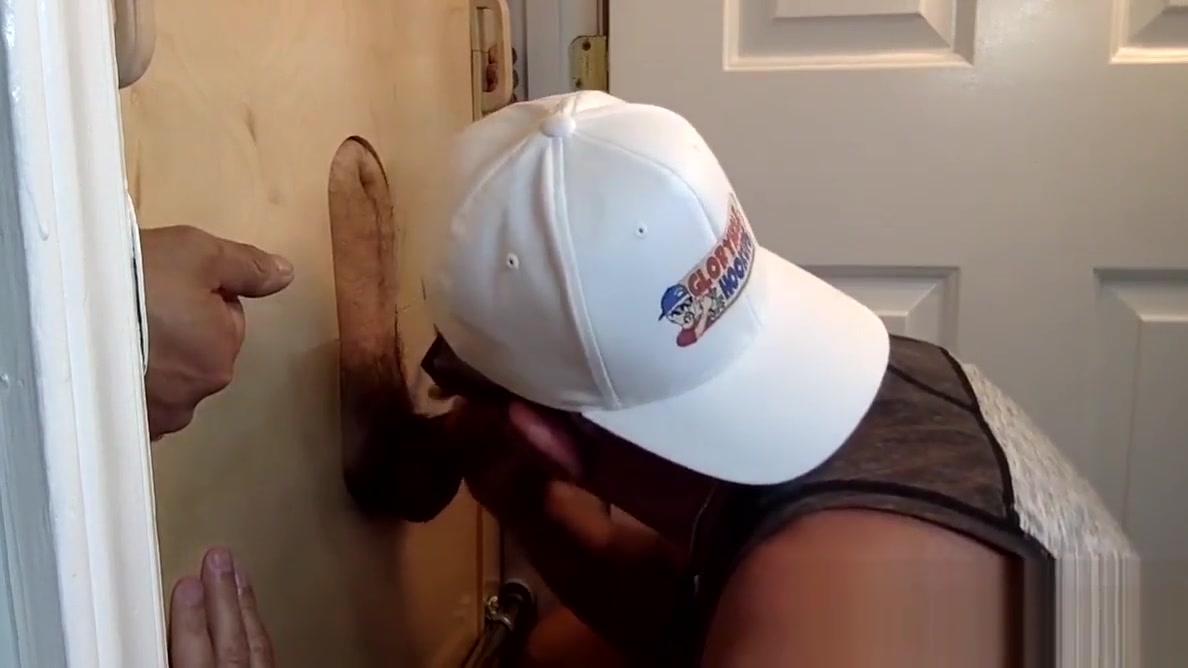 Latin Newbie Gets Sucked At The Gloryhole