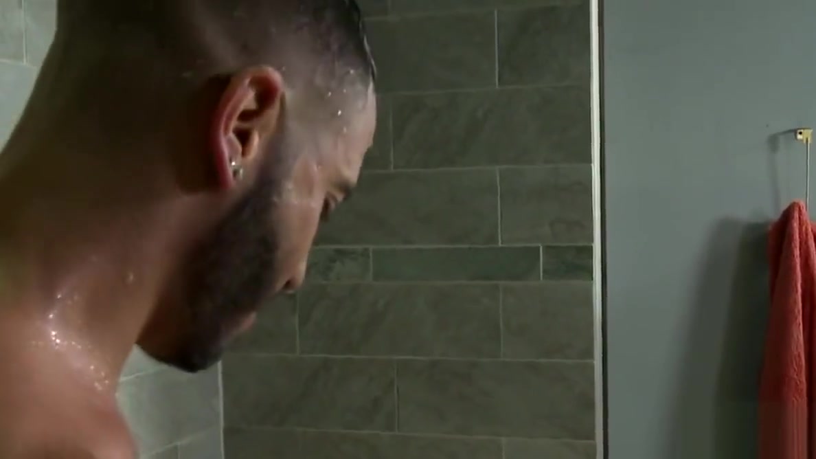 Shower fun - Mario Costa, Mike Chambers