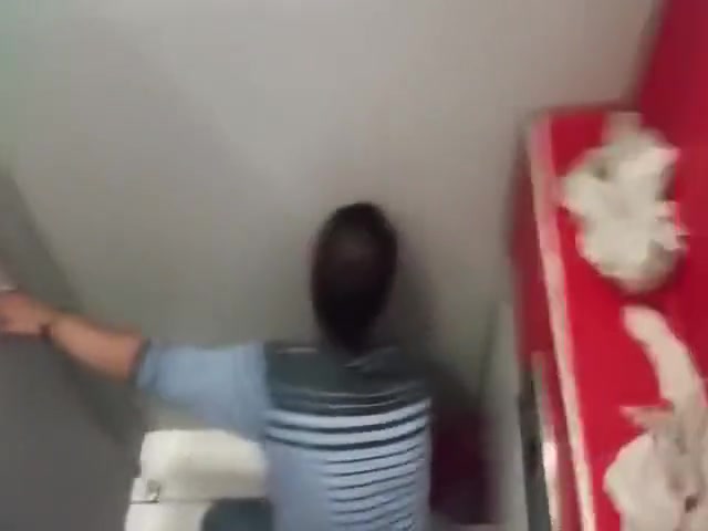 russian gloryhole suck / русские в туалете