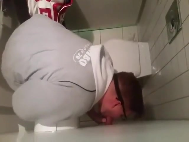 russian gloryhole suck / русские в туалете