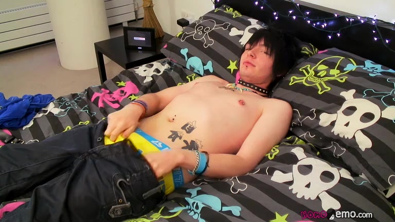 An Explosive Cum Wad From Sexy Alex - Alex Phoenix Jerkoff