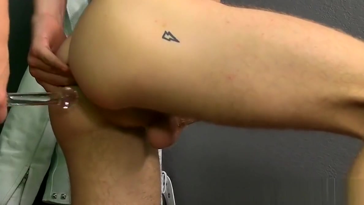 Kinky Billy London pleasured by anal and urethra insertion