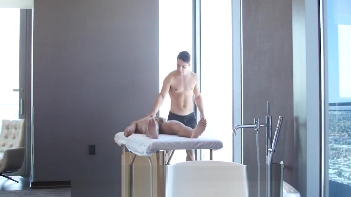 GayRoom Slippery massage fuck with flexible hunks