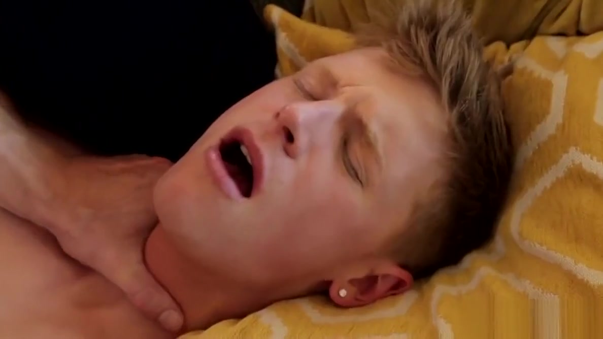 Casting Cute Young College Boy Who Likes Rough Anal