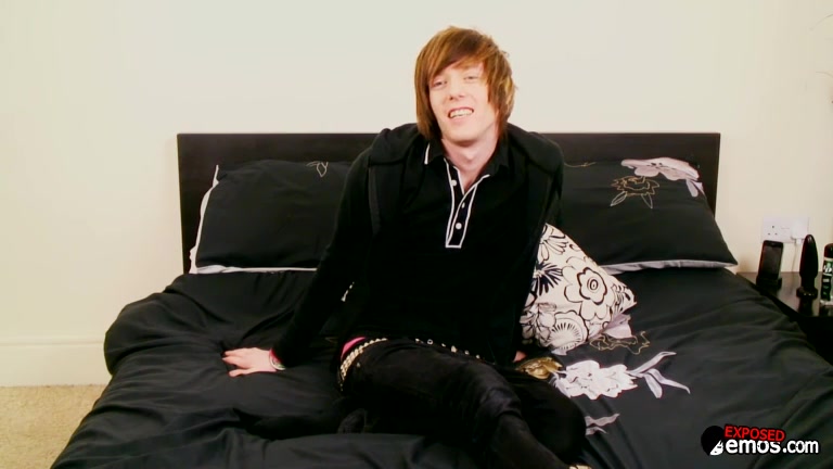 Sean Loves A Little Anal Play In His Wank - Sean Taylor Jerks Off