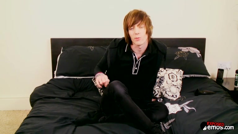 Sean Loves A Little Anal Play In His Wank - Sean Taylor Jerks Off