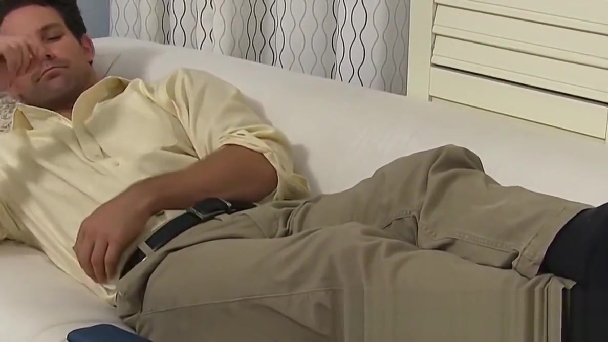 Hunky gentleman Jet massages his own sexy feet