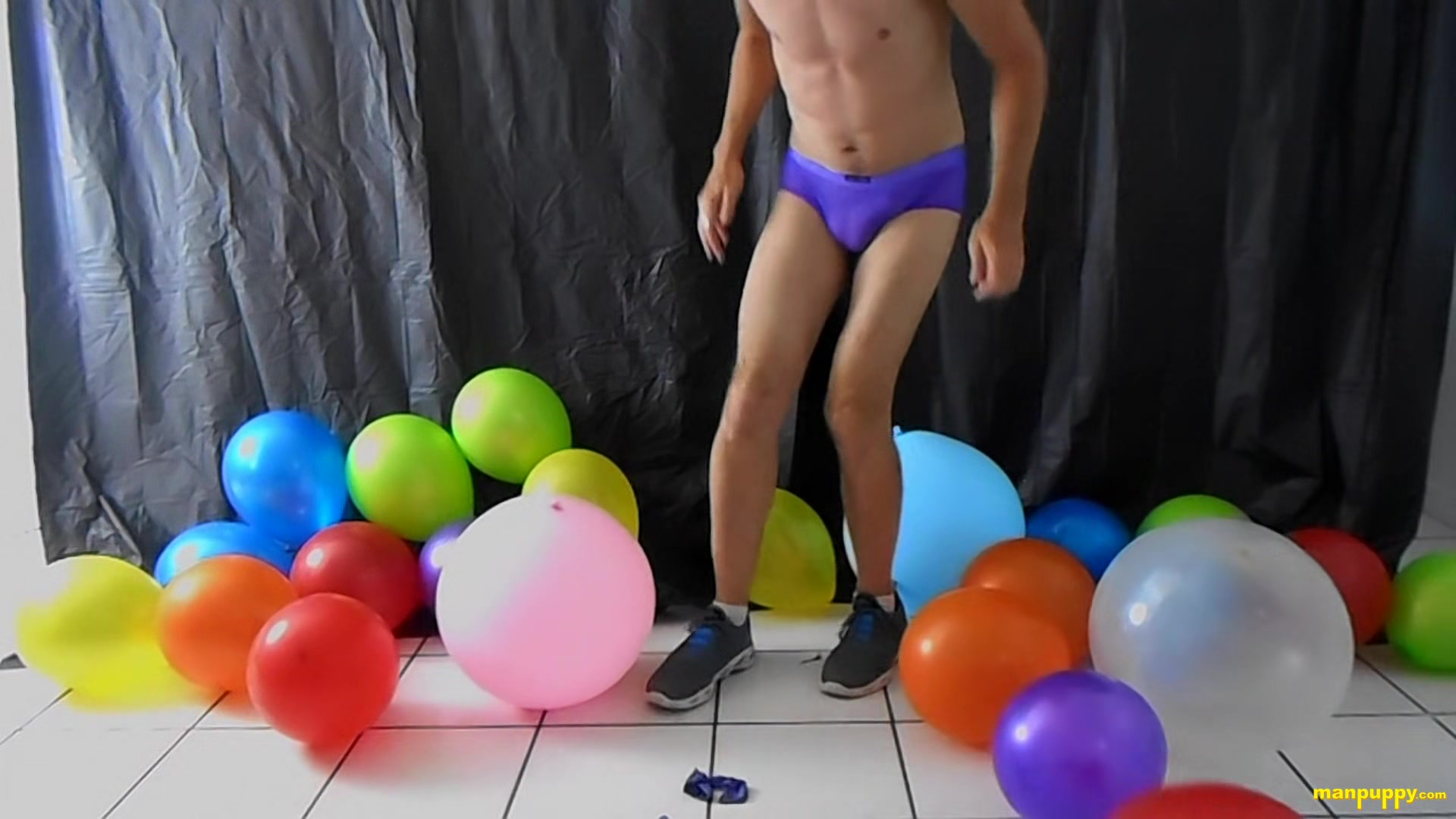 Balloon play with horny gay DILF Richard Lennox