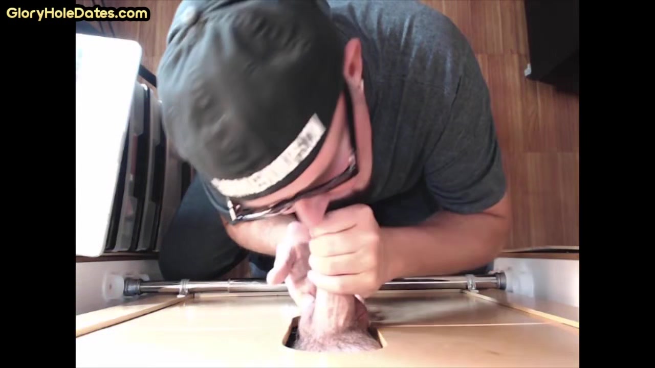 DILF mature tugging and sucking off gloryhole shaft