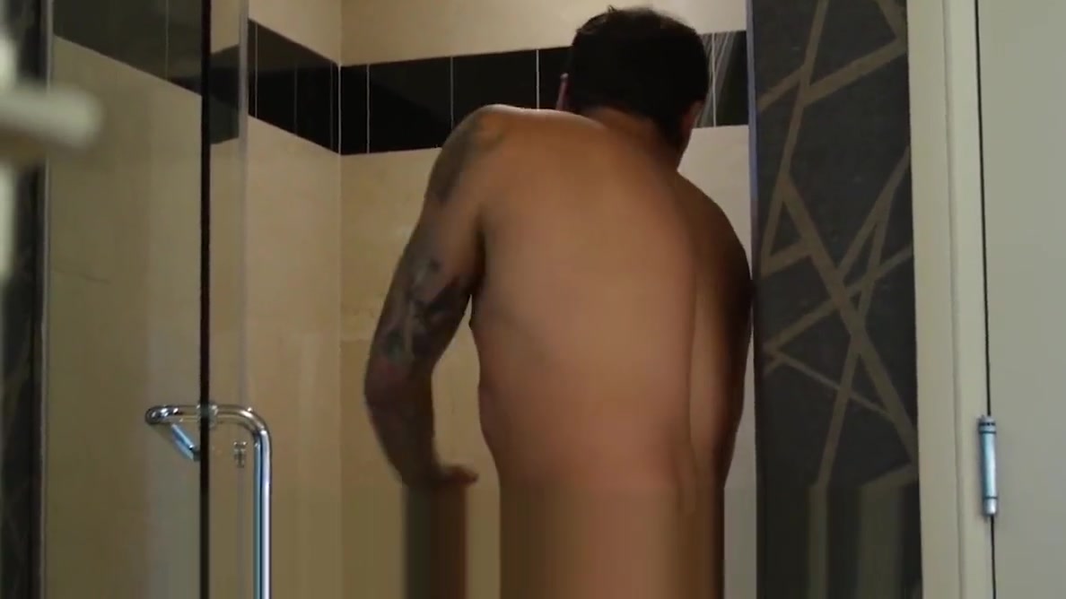 ShowerBait Str8 guy shower fuck and cum dumped on