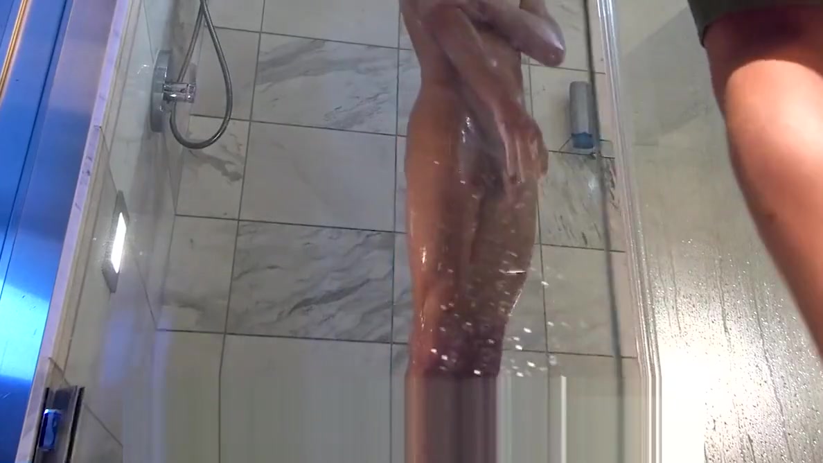 ShowerBait Shower fuck with two fit hunks