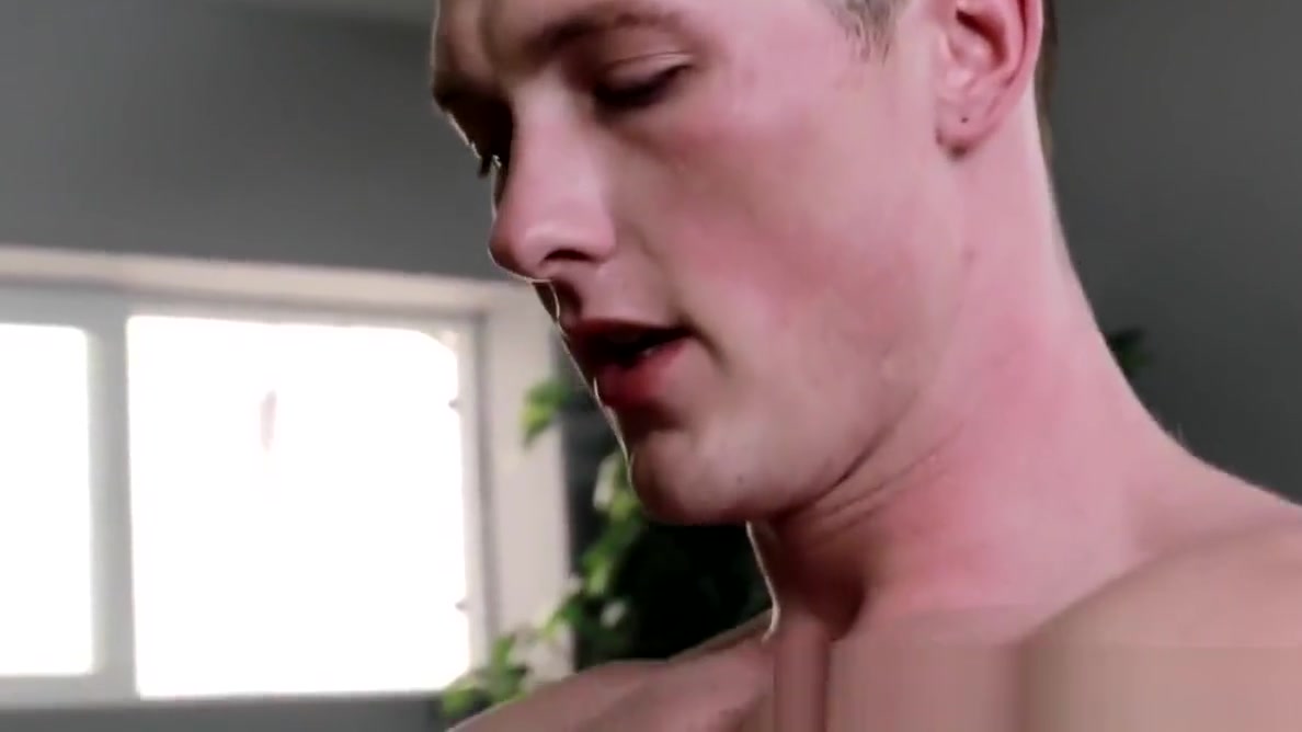 Office jock Dalton Riley fucks muscular homo hard
