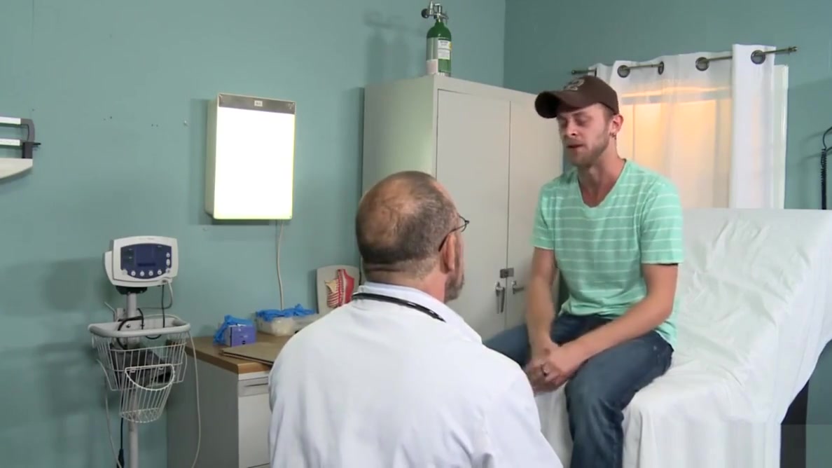 MenOver30 Doctor Step daddy Has A Big Dick & Need An Anal Checkup