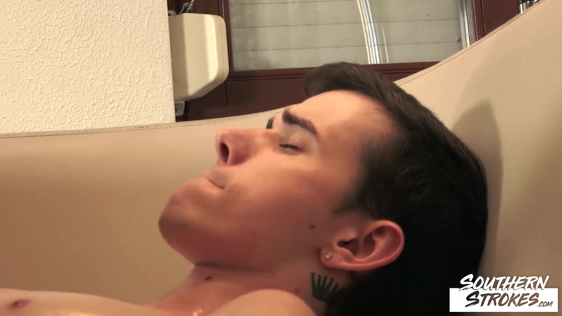 SOUTHERNSTROKES Twink Lewis Bright Massaged By Tommy Poulain