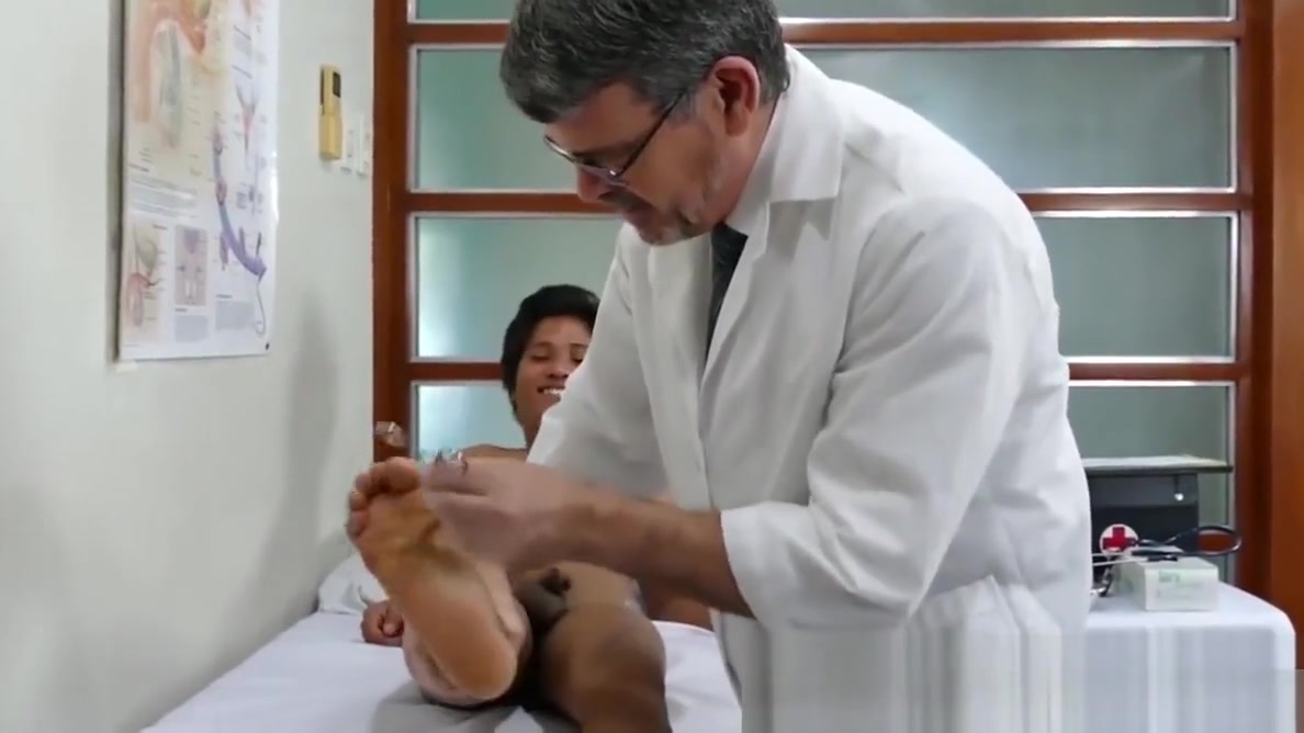 Doctor Step daddy dildos twinkie before bare drilling his asshole