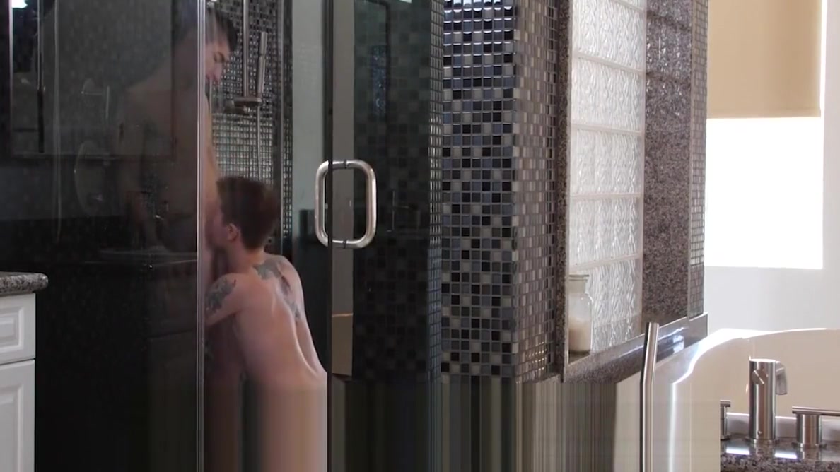 ShowerBait Shower fuck with Timothy Drake & Aiden Ward