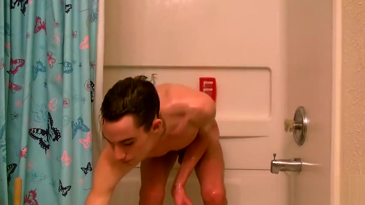 Slender homo Jake Patton in passionate shower solo