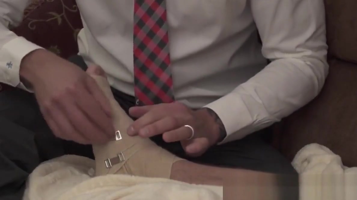 Hunky muscle doctor anally stretching tight patient