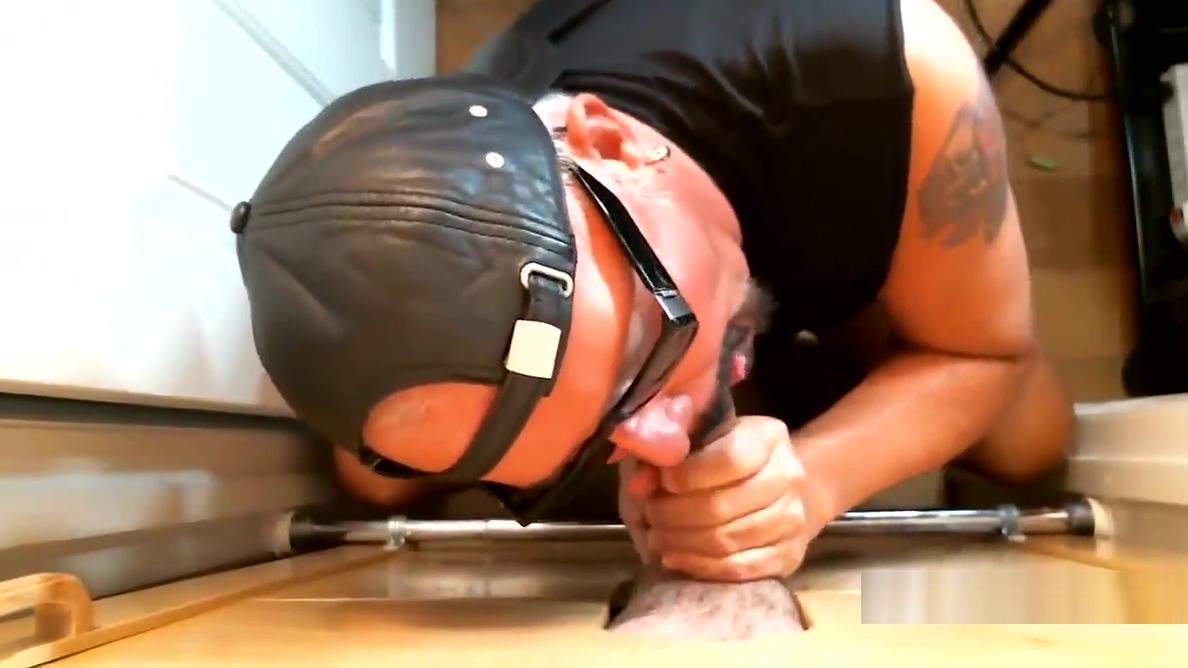 Amateur Reality Gloryhole Blow Job