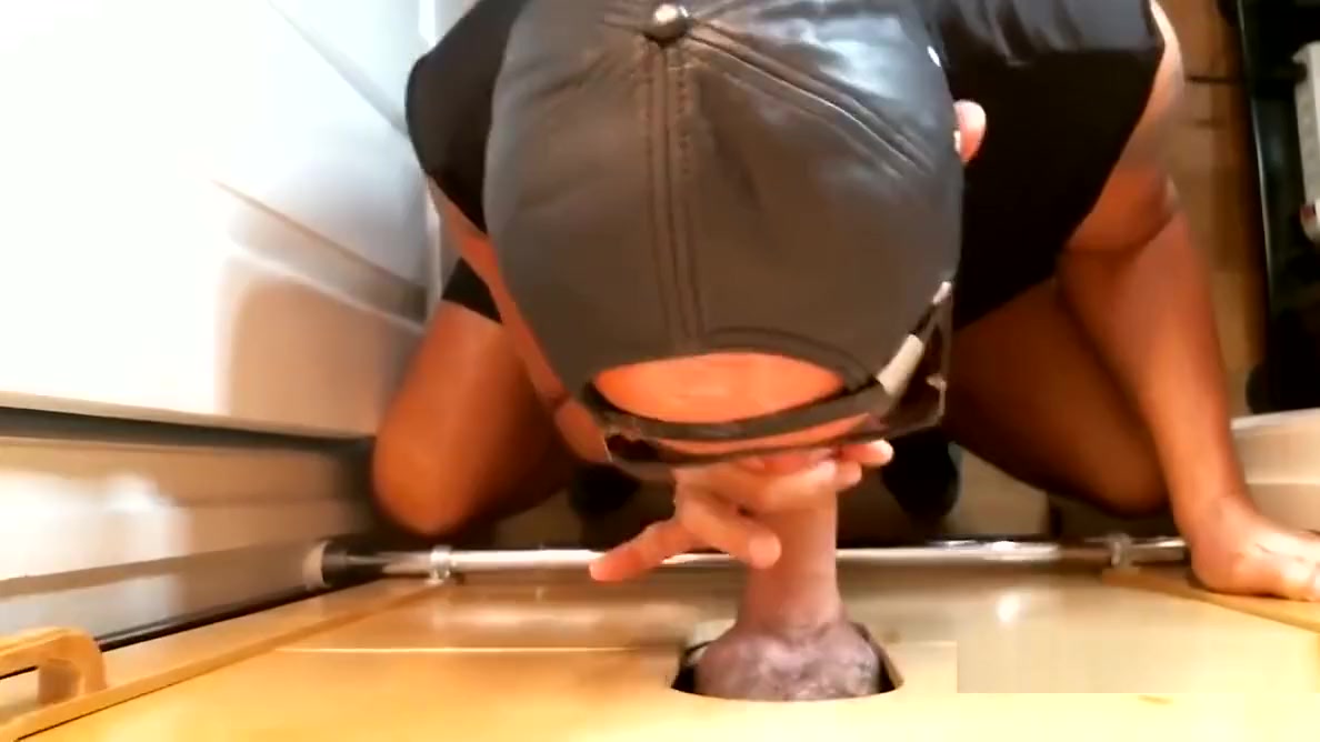 Amateur Reality Gloryhole Blow Job