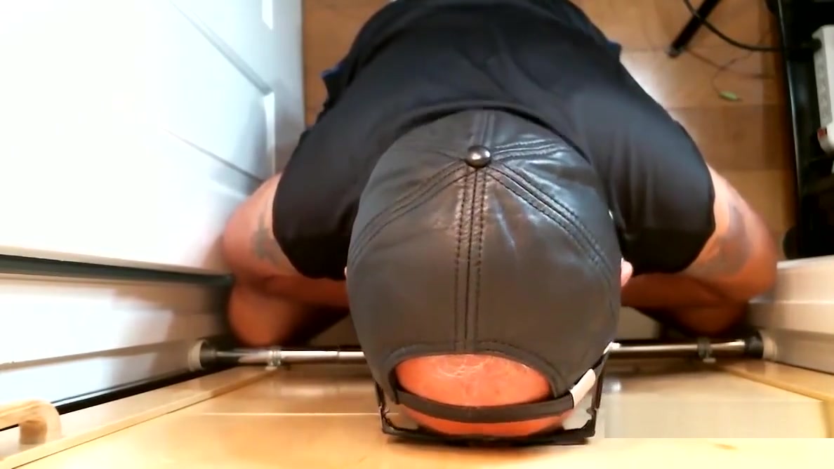 Amateur Reality Gloryhole Blow Job
