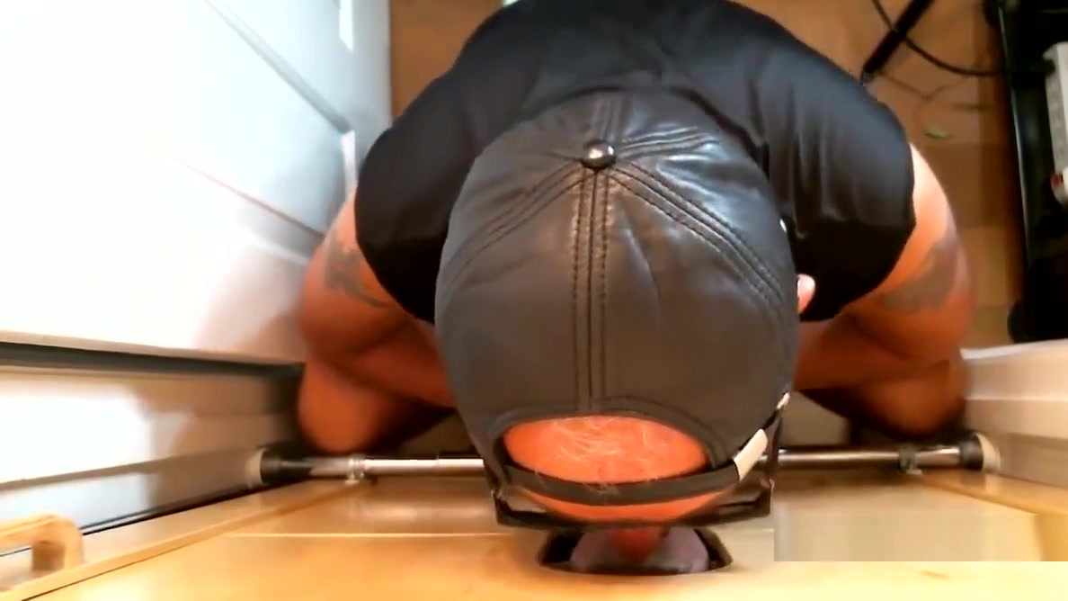 Amateur Reality Gloryhole Blow Job