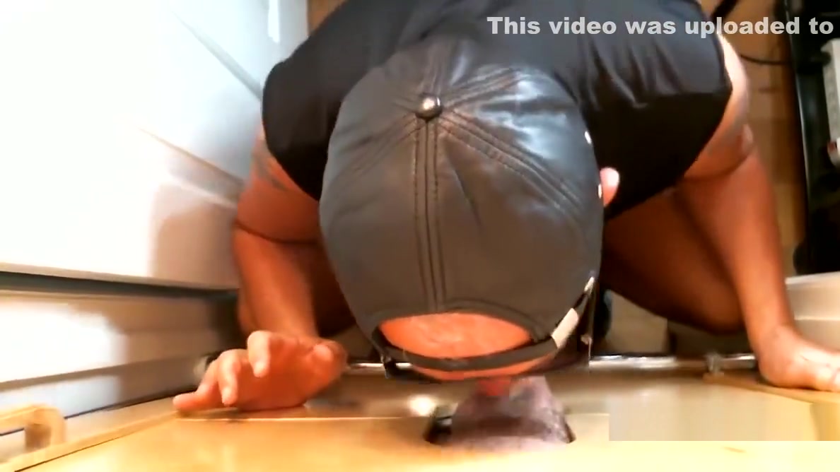 Amateur Reality Gloryhole Blow Job