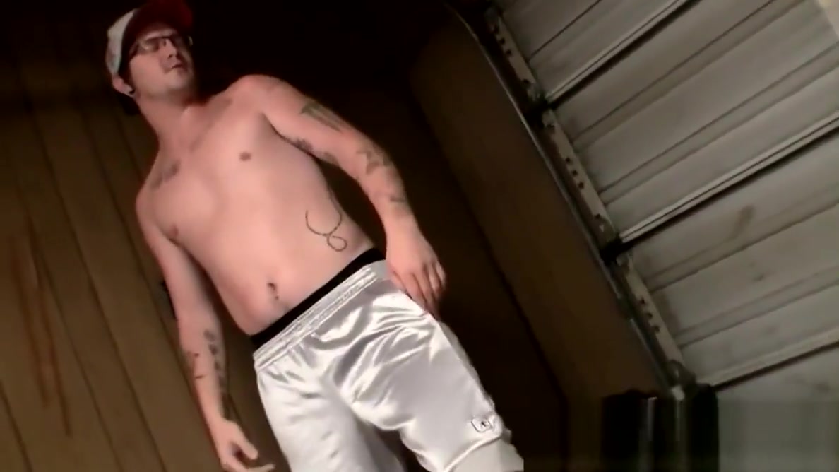 Straight thugs jerk off and have golden showers together