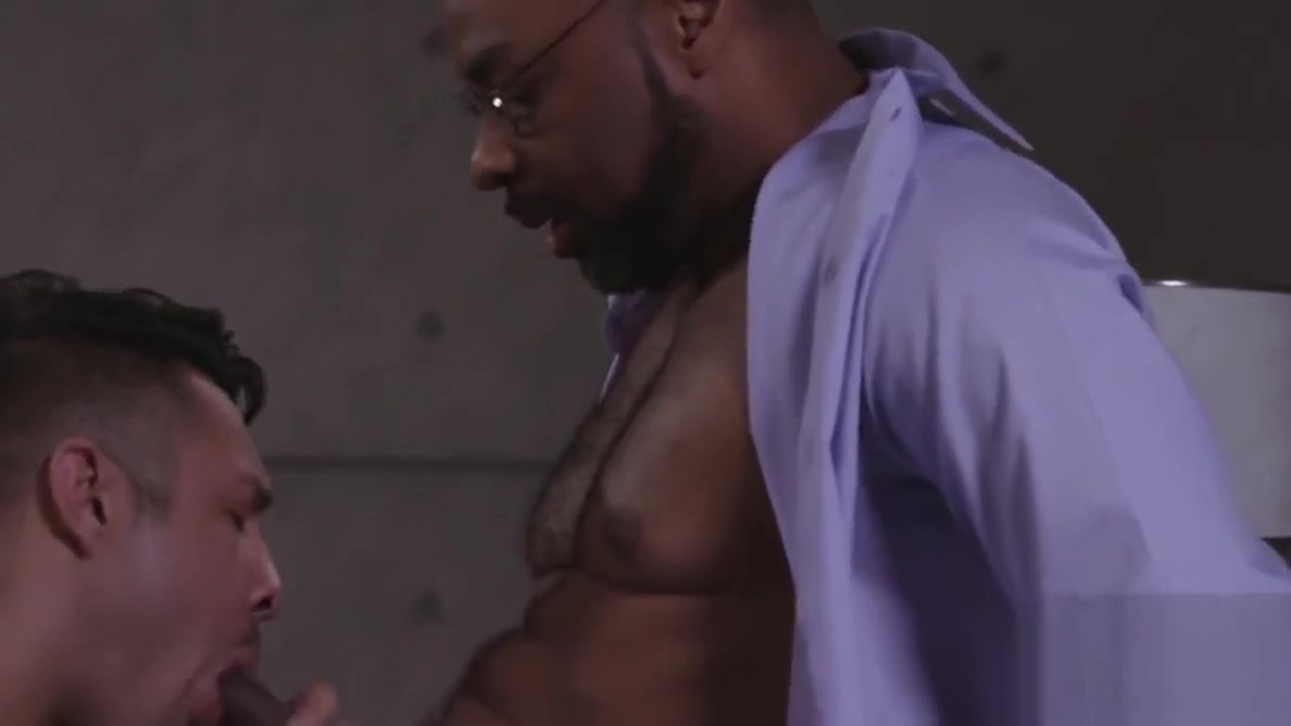 NoirMale Hunk Nails Interview with Hung DILF Ray Diesel