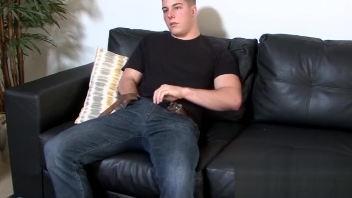 Army homo is eager to take his clothes off and masturbate