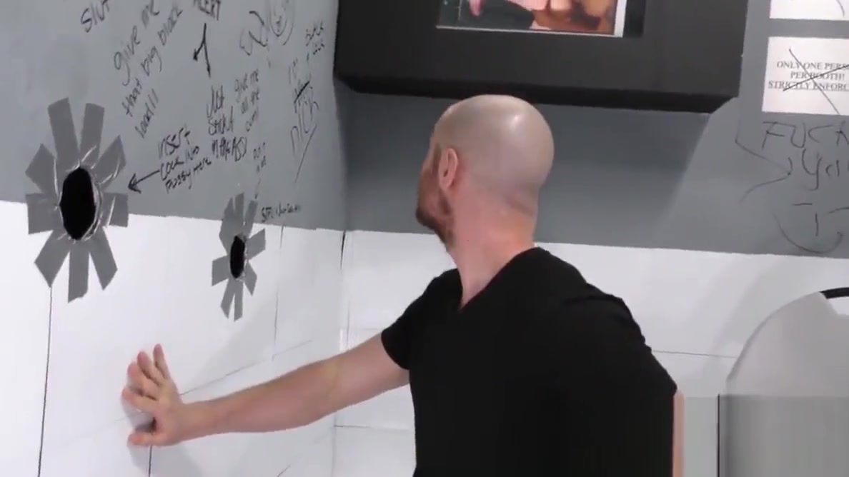 Whiteboi takes a huge black cock at a gloryhole