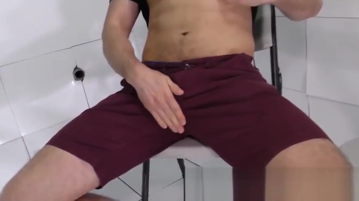 Whiteboi takes a huge black cock at a gloryhole