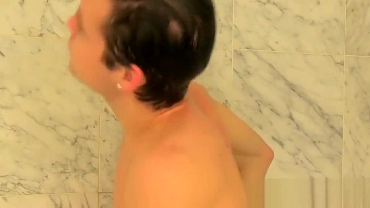 Toy loving twink Dustin Fitch playing around in the shower