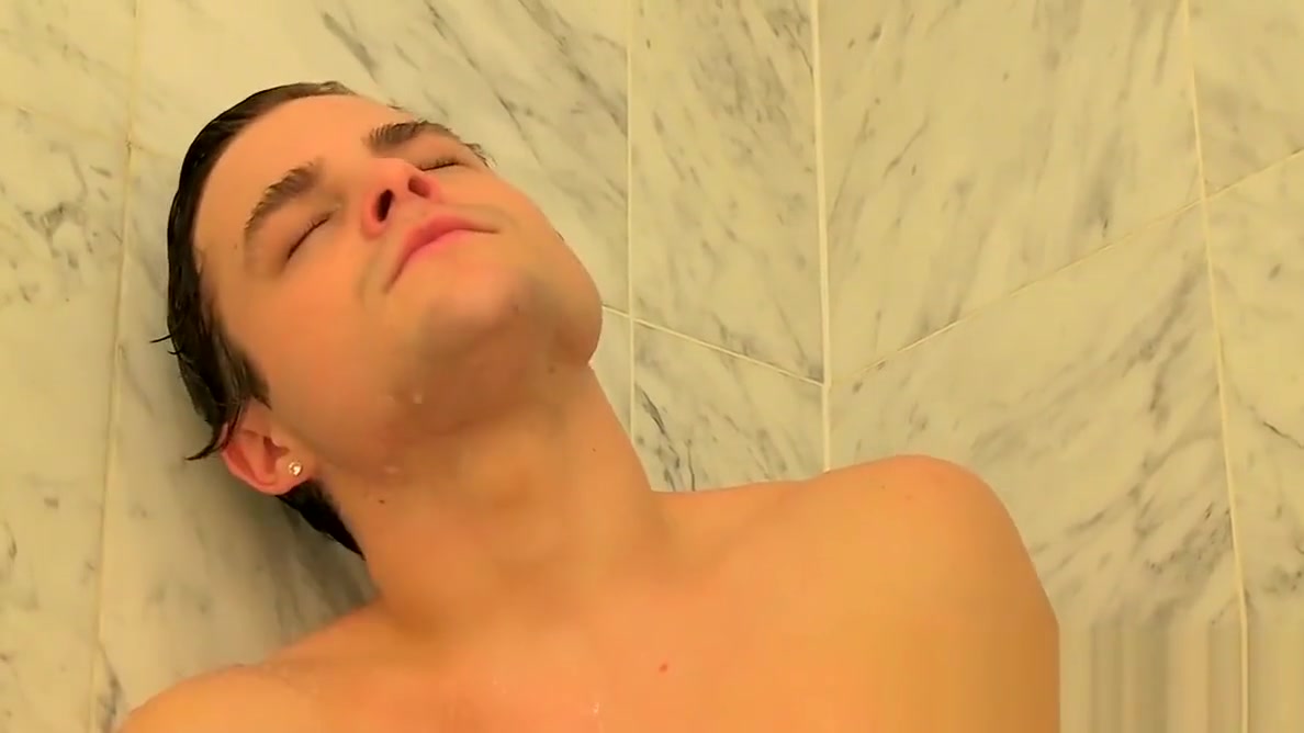 Toy loving twink Dustin Fitch playing around in the shower