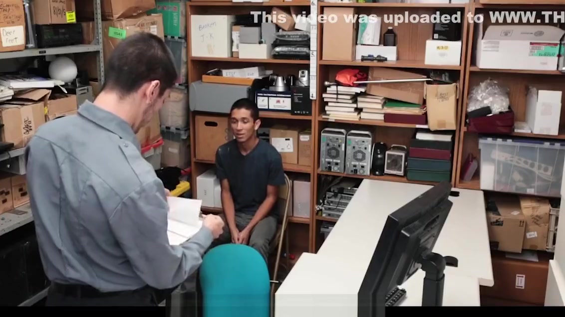 YoungPerps - A Security Officer Buttfucks Alex Flores