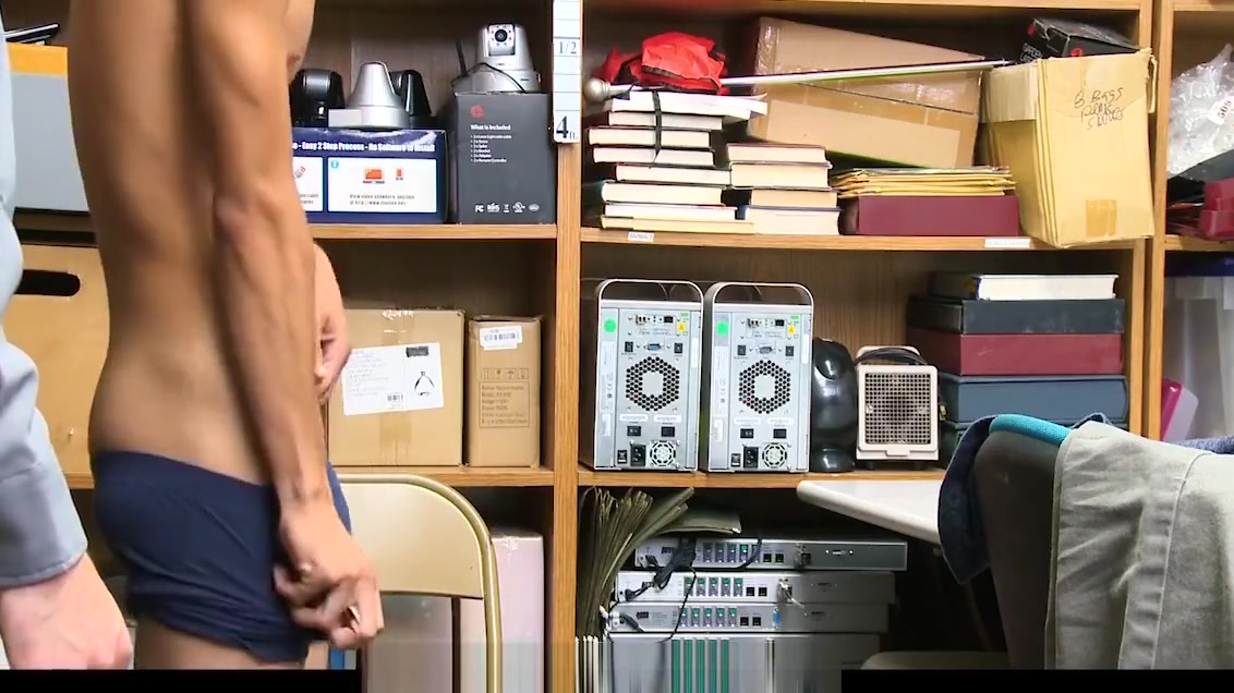 YoungPerps - A Security Officer Buttfucks Alex Flores