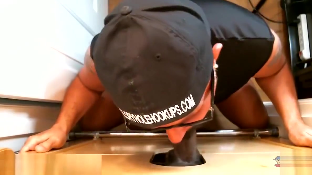 First Timer Sucked Off At The Gloryhole