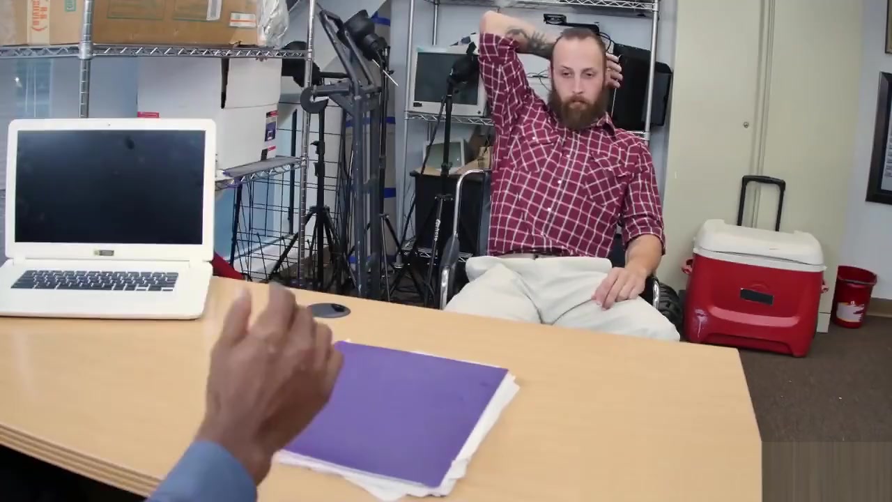 Hardcore gay action in the office