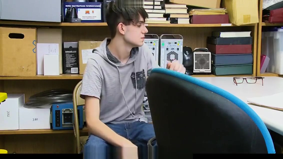 YoungPerps - Nerdy Twink Railed Out By A Security Guard