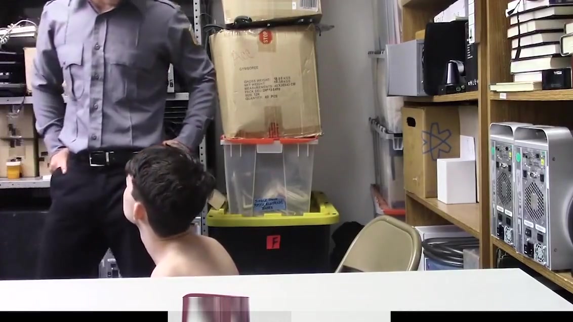 YoungPerps - Nerdy Twink Railed Out By A Security Guard