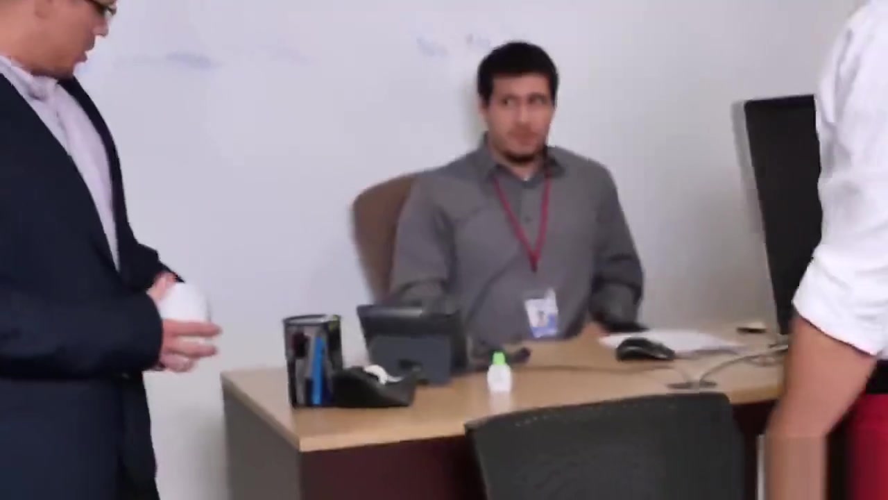 Office studs pleasing cocks with mouths in threeway