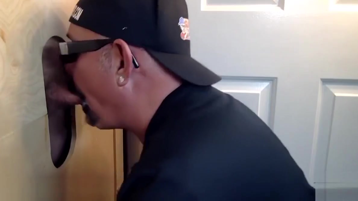 Asian Guy Blown At the Gloryhole