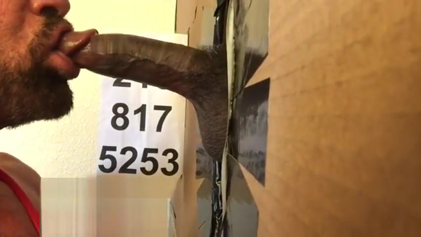 2 BBC Take Turns At Gloryholes In Philadelphia