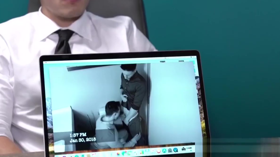 Jock employe has bareback sex with his boss in the office