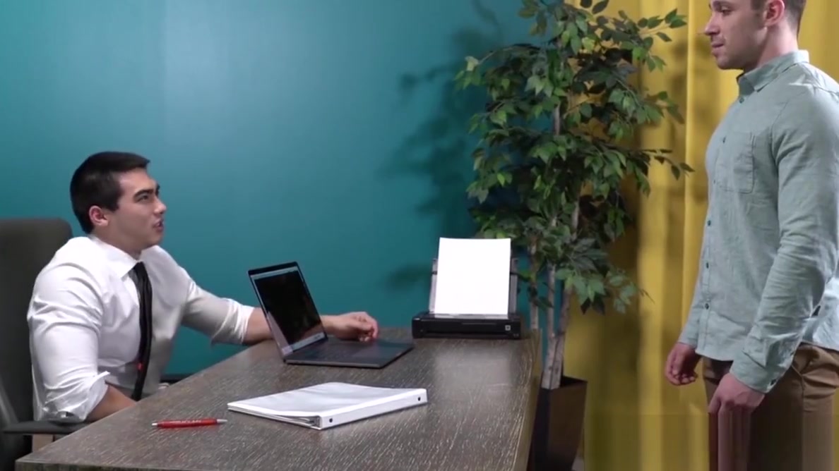 Jock employe has bareback sex with his boss in the office