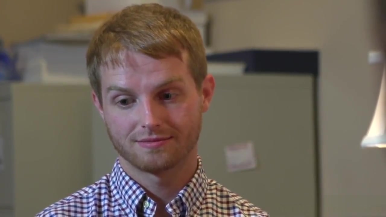 Office jock bangs twink after job interview