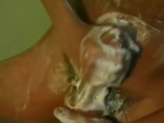azeri gay Masturbates In The Shower