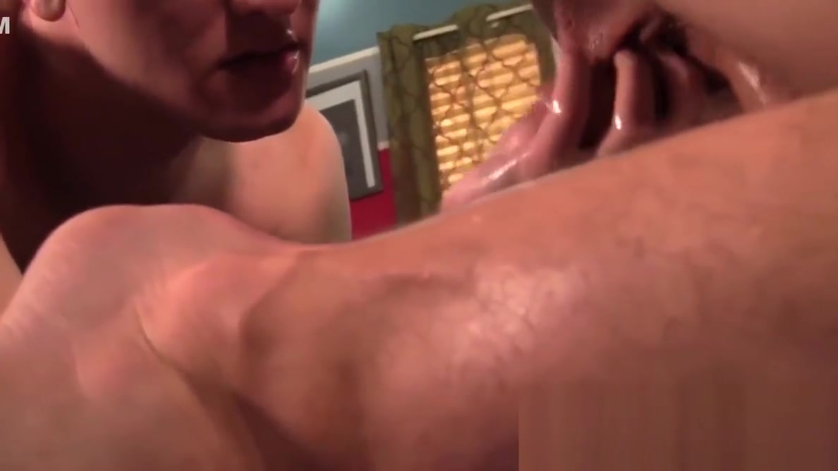 Homo got his balls massaged before receiving a blowjob
