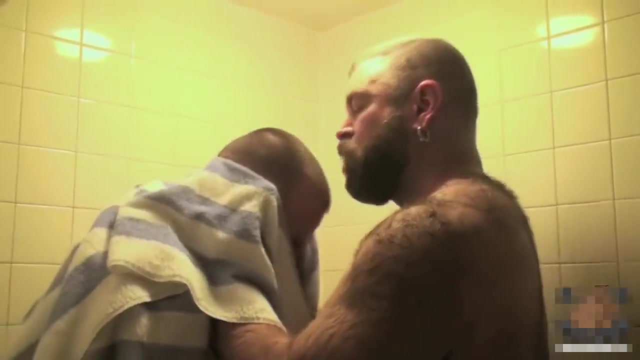 MBP0042 - Love and breeding in shower