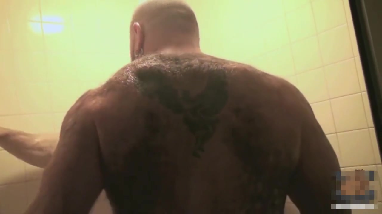 MBP0042 - Love and breeding in shower
